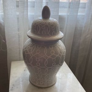 Ginger jar XS 10”H cream color